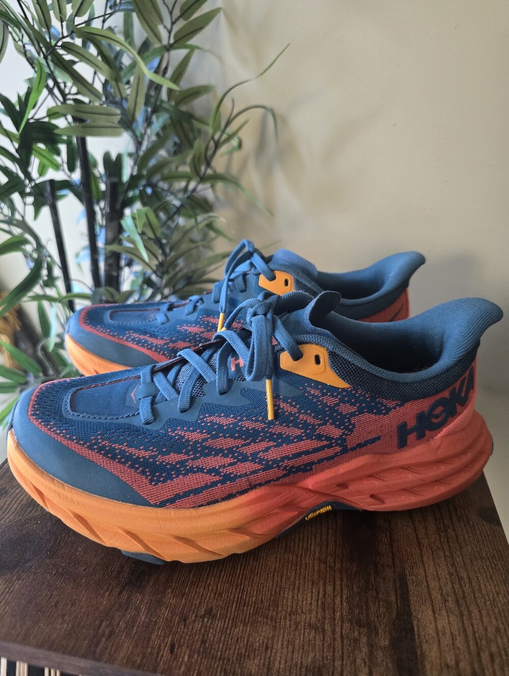 Hoka- Speedgoat 5 Performance Sneakers, 7.5, Womans (fits like an 8)